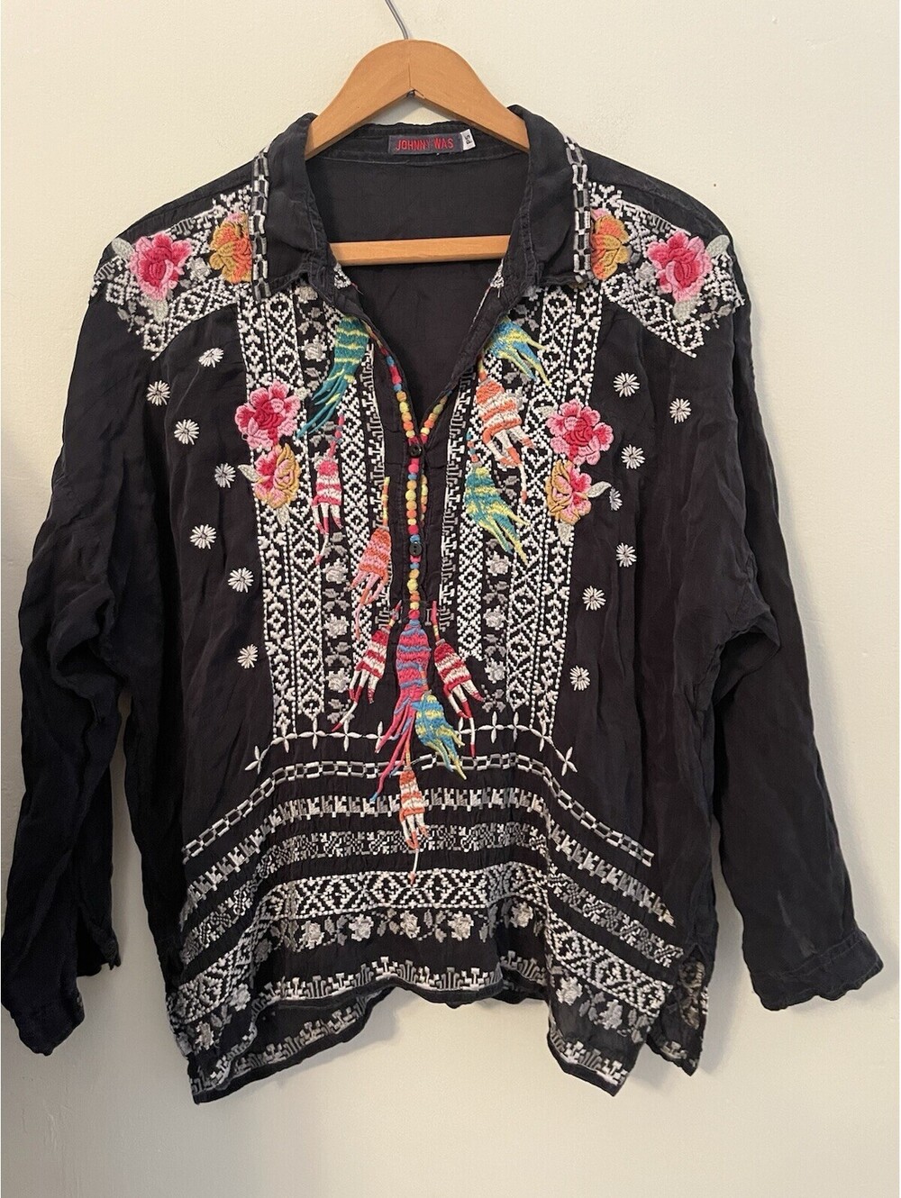 Johnny Was Top Black Embroidered Shirt Blouse Button Collar Petite Small S Rayon